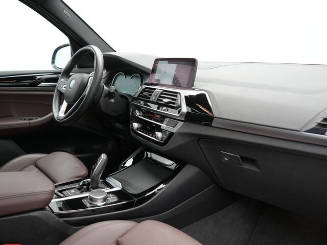 BMW X3 sDrive20i Launch Edition High Executive Dealer O.H. | Panodak | Head Up | Camera | Lederen Sportstoelen Verwarmd | Keyless | Navigatie | Cruise Control | DAB |