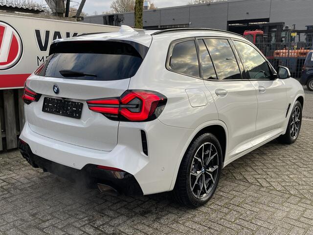 BMW X3 xDrive30e High Executive M Sport 19"/Leder/Panoramadak/Harman Kardon/Dodehoek/Sport Steering/Stoelverwarming/Sfeerverlichting/Camera/Apple Carplay & Android Auto