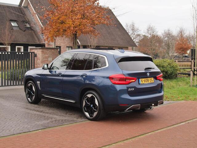 BMW X3 iX3 High Executive 80 kWh | Panoramadak | 360 Camera | Trekhaak | Sfeerverlichting | Head-Up Display | Harman Kardon |