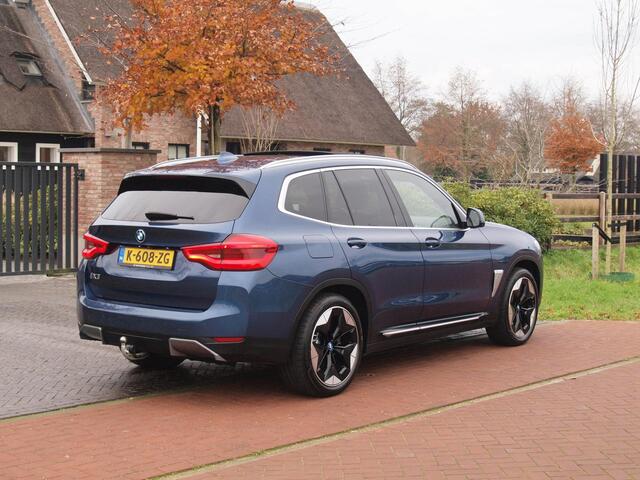 BMW X3 iX3 High Executive 80 kWh | Panoramadak | 360 Camera | Trekhaak | Sfeerverlichting | Head-Up Display | Harman Kardon |