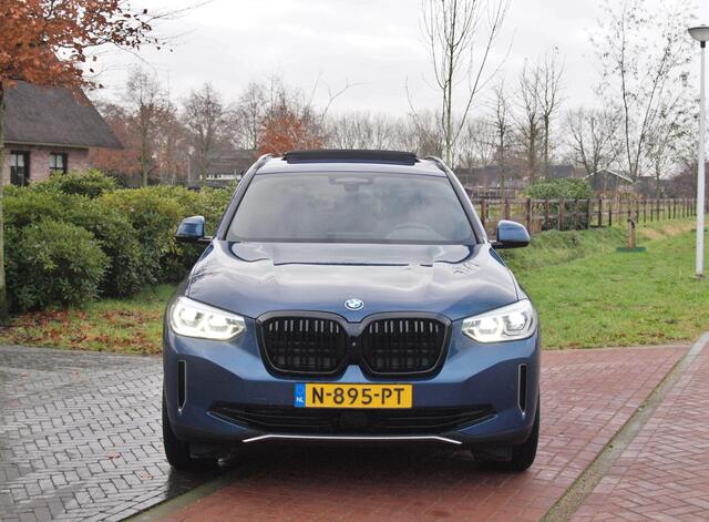 BMW X3 iX3 High Executive 80 kWh | Panoramadak | 360 Camera | Trekhaak | Harman Kardon | Sfeerverlichting |