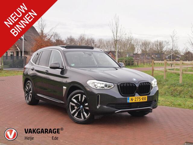 BMW X3 iX3 Executive 80 kWh | Panoramadak | Camera | Sfeerverlichting | Apple Carplay |