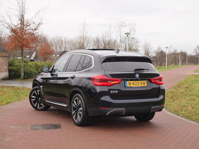 BMW X3 iX3 Executive 80 kWh | Panoramadak | Camera | Apple Carplay | Sfeerverlichting |