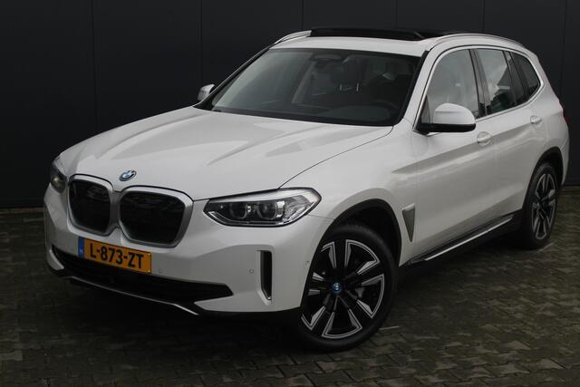 BMW X3 iX3 Executive 80 kWh | Incl. 12 maanden garantie | Panorama dak | Stoelverwarming | Navigatie | Cruise control | Climate control | DAB | Apple carplay/Andorid auto | Lichtmetalen velgen | Parkeersensoren | Achteruitrijcamera | Dodehoek detectie