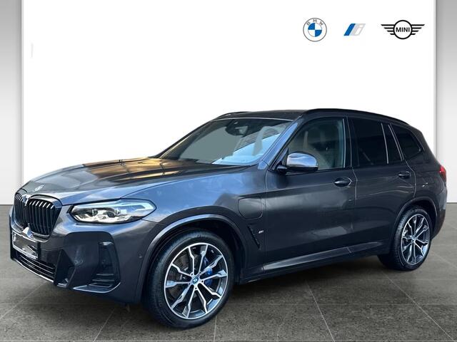 BMW X3 xDrive30e M-SPORT ** LED, NAVI+, PANORAMA. TREKH, M-REMMEN, 20-inch LMV ** 1e EIG - 31.000km (!) - UNFALLFREI ** ** INFORMEER OOK NAAR ONZE AANTREKKELIJKE FINANCIAL-LEASE TARIEVEN **