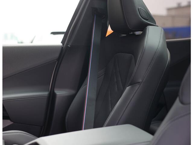 BMW X3 M50 xDrive | Trekhaak - Pano - IconicGlow