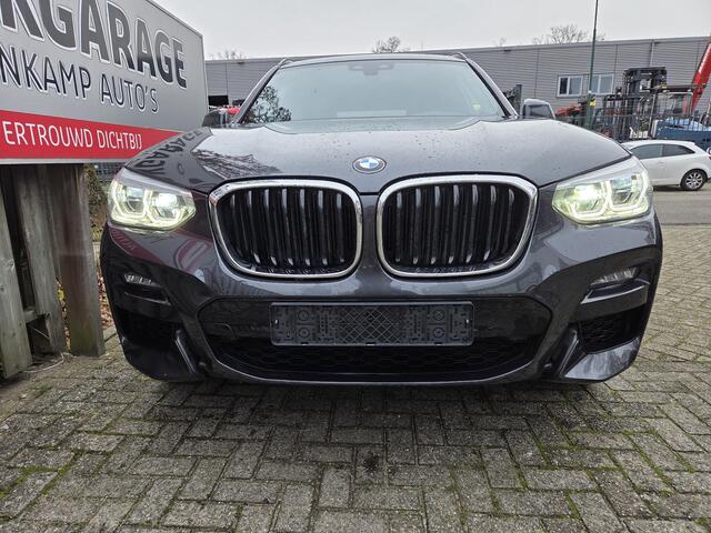 BMW X3 xDrive30e High Executive M Sport 19"/Leder/Panoramadak/Trekhaak/Keyless/Head-up/Stoelverwarming/Sfeerverlichting/Camera/Apple Carplay & Android Auto