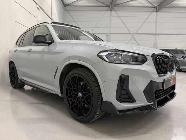 BMW X3 xDrive30e M-Sport Facelift PERFORMANCE BODYKIT BROOKLYN-GRAU/PANO/H&K/HEAD-UP/LASER/CAMERA/KEYLESS/21"M-SPORT/TREKHAAK ELECTR./ADAPTIVE-ONDERSTEL/LEER-GEPERFOREERD/UNIEKE AUTO/NET OH BEURT GEHAD/AUTO VERKEERT IN ABSOLUTE NIEUWSTAAT