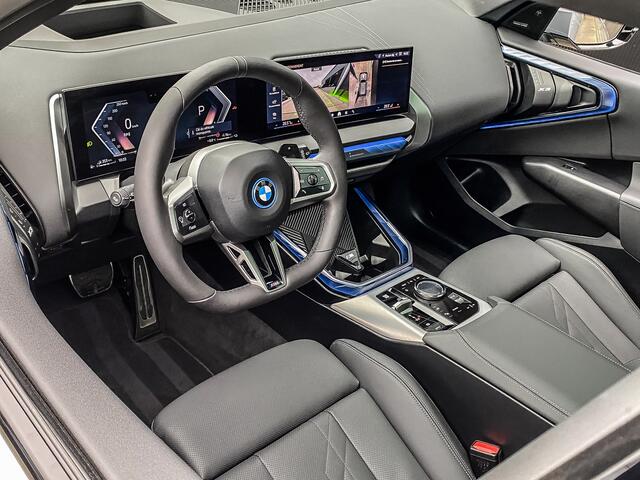 BMW X3 30e xDrive 299PK M-Sport | PANO | KEYLESS | SFEERVERLICHTING | RIJASSISTENT PLUS | HARMAN KARDON |