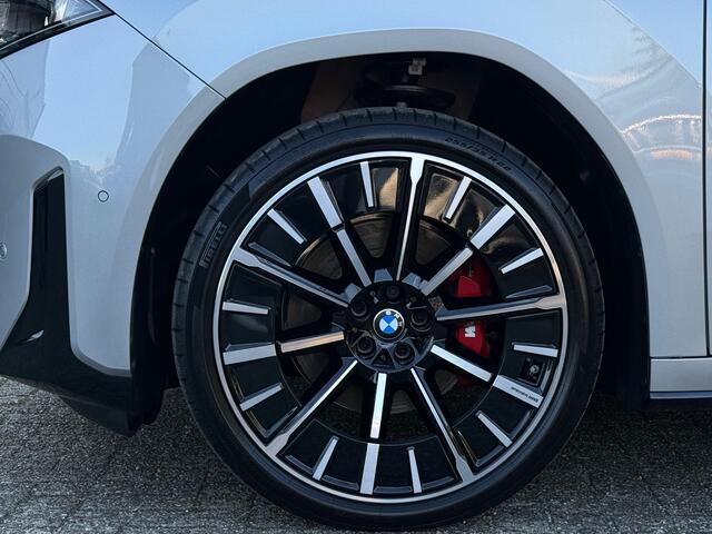 BMW X3 iX3 50 xDrive | M-Sport Pro | 22'' | Panorama. | Head-Up | Harman/Kardon | Elek. M stoel. | Stuurverw. | Neue Klasse | Drive Ass. Plus | Stoelverw. | Camera | Comf. Acc. | HiFi | Getint glas