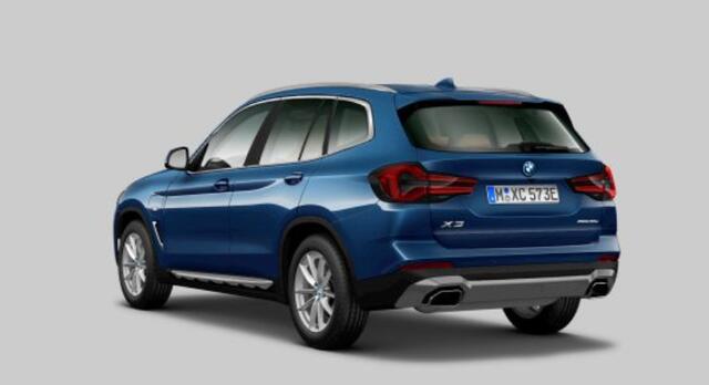 BMW X3 xDrive30e Panoramadak - Sportstoelen - Elektrisch verwarmde voorstoelen - Geluiddempende/Getinte Ruiten - zonneschermen - Comfort Access - Ambiance verlichting - Parking Assistant -