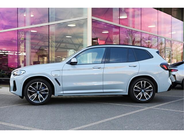 BMW X3 xDrive30e M Sport Automaat / Panoramadak / Trekhaak / Laserlight / Stuurverwarming / Comfort Access / Parking Assistant Plus / Stoelverwarming / Head-Up