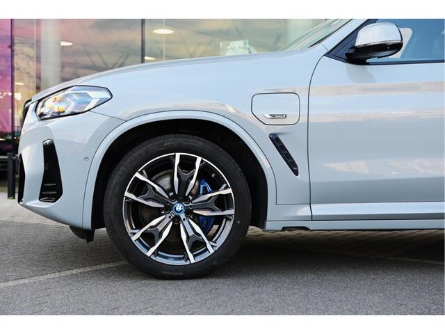 BMW X3 xDrive30e M Sport Automaat / Panoramadak / Trekhaak / Laserlight / Stuurverwarming / Comfort Access / Parking Assistant Plus / Stoelverwarming / Head-Up