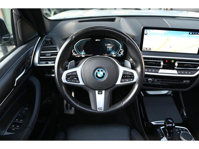 BMW X3 xDrive30e M Sport Automaat / Panoramadak / Trekhaak / Laserlight / Stuurverwarming / Comfort Access / Parking Assistant Plus / Stoelverwarming / Head-Up