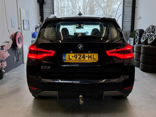 BMW X3 iX3 High Executive 80 kWh / Winterbanden / Panoramadak / Trekhaak / Co Pilot / Head Up /