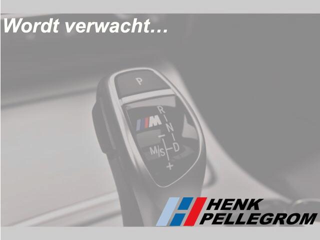 BMW X3 xDrive20i High Executive * M-Pakket * Trekhaak * Panoramadak * Stoelmemory * Headup *