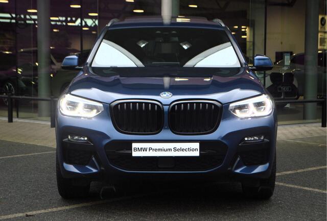 BMW X3 xDrive30e M Sport Automaat / Panoramadak / Trekhaak / Sportstoelen / Adaptief onderstel / Stuurverwarming / Comfort Access / Adaptieve LED / Head-Up / Harman Kardon
