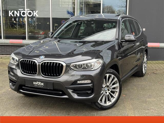 BMW X3 xDrive20i High Executive / Panoramadak / Adaptive LED / Camera / Navigatiesysteem Professional / Trekhaak / Sportstoel / HiFi Luidsprekersysteem / Stoelverwarming / 20" velgen / Dakreling