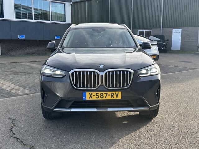 BMW X3 xDrive30e Business Edition Plus | PANO DAK | LASER LED | ELEK. TREKHAAK | DODEHOEK DEDECTRIE | HEADUP | STOEL VERWARMING | ELEK. ACHTERKLEP |