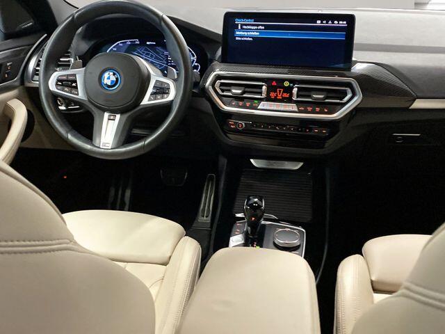 BMW X3 xDrive30e M-SPORT ** LADER, NAVI+, OYSTER LEDER, PANORAMA, TREKH, 20-inch LMV, ADAPT. CRUISE ** 1e EIG - UNFALLFREI ** ** INFORMEER OOK NAAR ONZE AANTREKKELIJKE FINANCIAL-LEASE TARIEVEN **