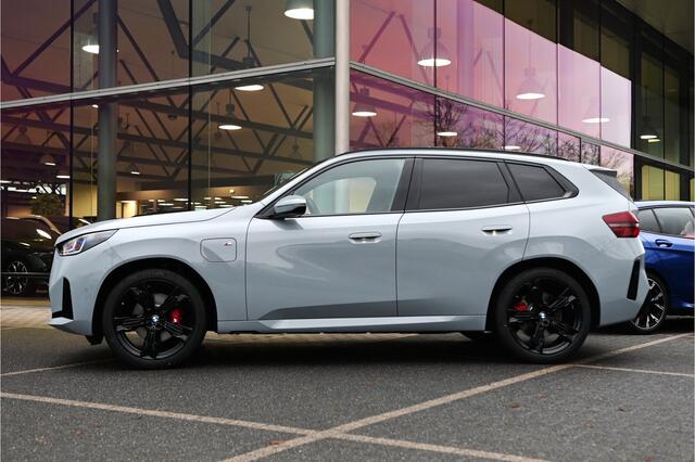 BMW X3 30e xDrive M Sport Automaat / Panoramadak / Trekhaak / Sportstoelen / Adaptieve LED / Stoelventilatie / Parking Assistant Plus / Comfort Access