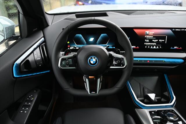 BMW X3 30e xDrive M Sport Automaat / Panoramadak / Trekhaak / Sportstoelen / Adaptieve LED / Stoelventilatie / Parking Assistant Plus / Comfort Access