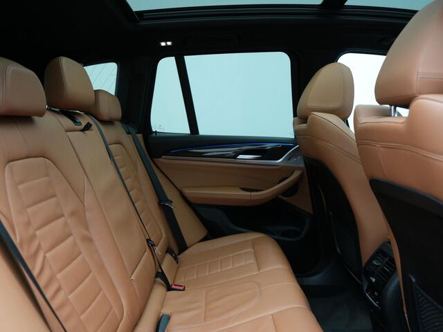 BMW X3 xDrive30e M Sport Plug In Hybrid 292pk Dealer O.H. PHEV | Panodak | Sfeerverlichting | Lederen Sportstoelen Memory & Verwarmd | Stuur Verwarmd | Apple Carplay | Keyless | Cruise Control | Navigatie | DAB | 19"L.M |