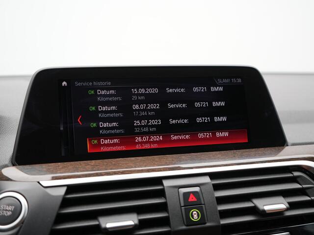 BMW X3 xDrive30e M Sport Plug In Hybrid 292pk Dealer O.H. PHEV | Panodak | Sfeerverlichting | Lederen Sportstoelen Memory & Verwarmd | Stuur Verwarmd | Apple Carplay | Keyless | Cruise Control | Navigatie | DAB | 19"L.M |