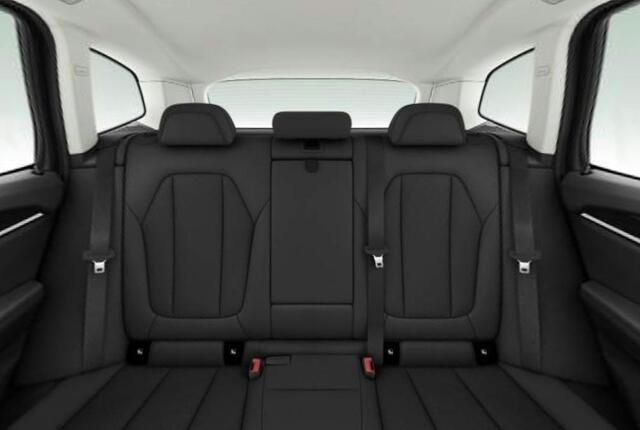 BMW X3 xDrive30e Panoramadak - Sportstoelen voor - Comfort Access - Parking Assistant -