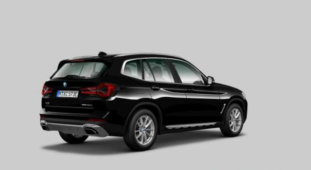 BMW X3 xDrive30e Panoramadak - Sportstoelen voor - Comfort Access - Parking Assistant -
