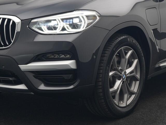 BMW X3 xDrive30e xLine Plug In Hybrid 293pk Dealer O.H PHEV | Trekhaak Af Fabriek | Panodak | Head Up | Lederen Sportstoelen Verwarmd | Keyless | Apple Carplay | Cruise Control | M Sportstuur | Navigatie | Virtual | DAB |