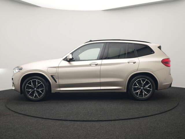 BMW X3 xDrive30e M Sport Plug In Hybrid 293pk Dealer O.H PHEV | Trekhaak Af Fabriek | Panodak | Adaptive Cruise | 360 Camera | Head Up | Sportstoelen Memory & Verwarmd | Harman & Kardon | Keyless | Apple Carplay | Virtual | Navigatie | DAB |