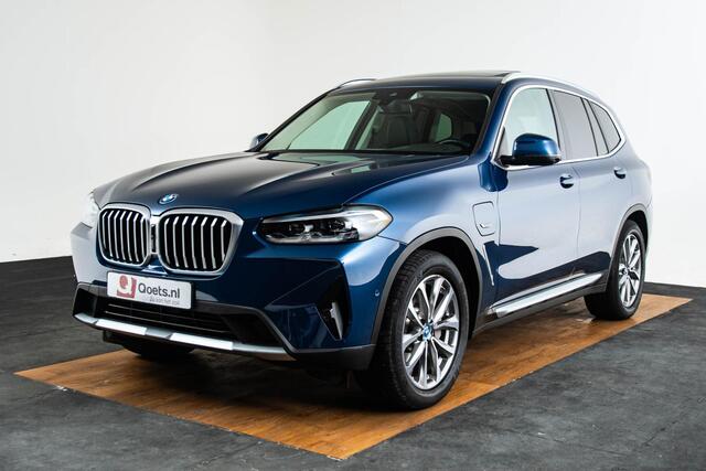 BMW X3 xDrive30e Trekhaak - Panoramadak - Parking Assistant Plus - Getinte Ruiten - Sportstoelen - Comfort Access - Driving Assistant - Hifi - zonneschermen achterportierruiten - Verstelbare rugleuning achter -