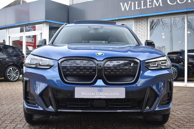BMW X3 iX3 Executive 80 kWh Pano Trekhaak Leder Elc Stoelen