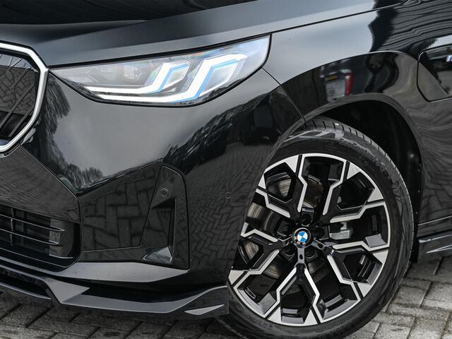 BMW X3 30e xDrive · M-Sport · Panorama dak · Sport stoelen · Driving Assistant Plus · Dab+ · Harman/Kardon · Adaptive Led · Head-Up · 360 Camera · Comfort Access · Ambiance Interieur · Iconic Glow