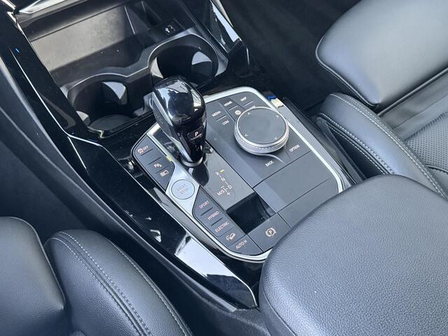 BMW X3 xDrive30e M sport | 292 PK | 20 Inch | 50 Jahre Edit | Keyless | Akoestisch glas