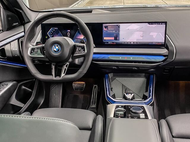 BMW X3 30e xDrive 299PK M-Sport | PANO | KEYLESS | ICONIC GLOW | RIJASSISTENT PLUS | HARMAN KARDON |