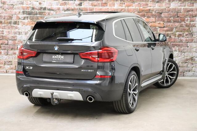 BMW X3 xDrive20i High Executive xLine Automaat / Live Cockpit Professional / Panoramadak / Wegklapbare Trekhaak / Sportstoelen Elektrisch Verstelbaar / Adaptieve LED-koplamp / Driving Assistant / Head-Up Display / 20 Inch / Stoelverwarming / Hifi / Chrome Line /
