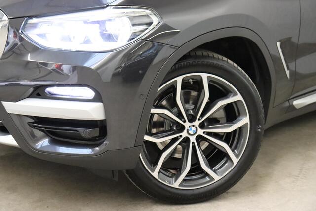BMW X3 xDrive20i High Executive xLine Automaat / Live Cockpit Professional / Panoramadak / Wegklapbare Trekhaak / Sportstoelen Elektrisch Verstelbaar / Adaptieve LED-koplamp / Driving Assistant / Head-Up Display / 20 Inch / Stoelverwarming / Hifi / Chrome Line /