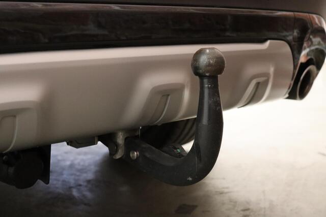 BMW X3 xDrive20i High Executive xLine Automaat / Live Cockpit Professional / Panoramadak / Wegklapbare Trekhaak / Sportstoelen Elektrisch Verstelbaar / Adaptieve LED-koplamp / Driving Assistant / Head-Up Display / 20 Inch / Stoelverwarming / Hifi / Chrome Line /