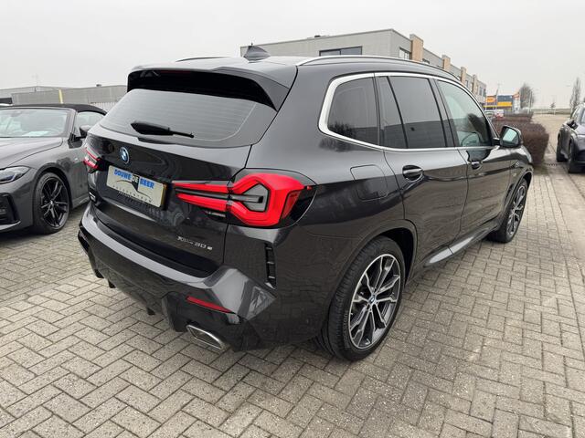 BMW X3 xDrive30e M sport Pano-Dak | Trekhaak | Laser | HUD | Keyless | Memory