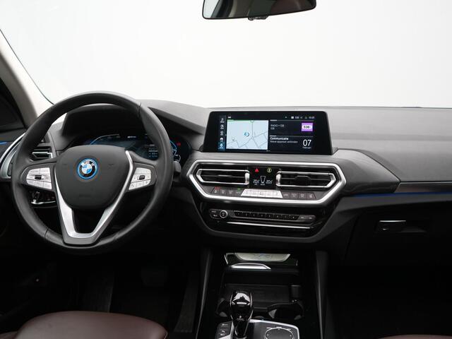 BMW X3 xDrive30e Business Edition Plus Plug In Hybrid 293pk FACELIFT Dealer O.H. PHEV | Trekhaak Af Fabriek | Panodak | Head Up | Adaptive Cruise | Adaptief Onderstel | Lederen Sportstoelen Memory & Ventilatie | Camera | Keyless | Apple Carplay | Navigatie | Vir