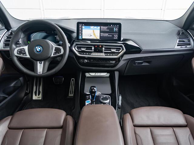 BMW X3 iX3 | High Executive | Driving Assistant Professional | Harman Kardon | Head-Up Display | Stuurwielrand verwarmd | Comfort Access | 20''