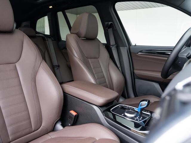 BMW X3 iX3 | High Executive | Driving Assistant Professional | Harman Kardon | Head-Up Display | Stuurwielrand verwarmd | Comfort Access | 20''