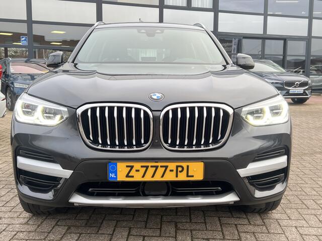 BMW X3 xDrive30e X-Line Panodak Trekhaak ACC Driving Assist Plus Elek stoelen Navigatie Live Cockpit Prof Carplay Stuur en Stoelverwarming DAB 360 Camera Harman Kardon Audio Vol Opties Plug in Hybride
