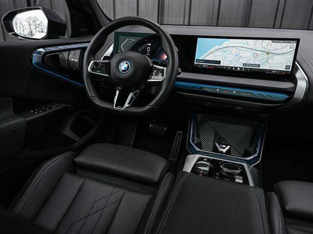 BMW X3 30e xDrive 300pk M-Sport | Panorama dak | Sport stoelen | Driving Assistant Plus | Dab+ | Harman/Kardon | Adaptive Led | Head-Up | 360 Camera | Comfort Access | Ambiance Interieur | Iconic Glow