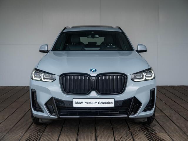 BMW X3 xDrive30e | M Sportpakket | Stuurwielrand verwarmd | Head-Up Display | Comfort Access | Achteruitrijcamera | Panoramadak | Stoelverwarming | Trekhaak