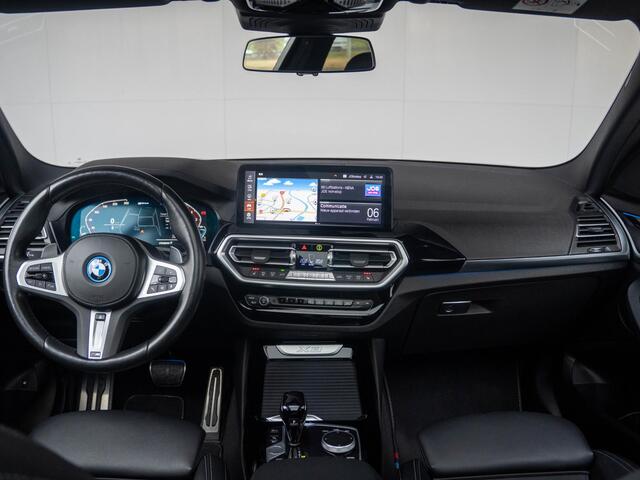 BMW X3 xDrive30e | M Sportpakket | Stuurwielrand verwarmd | Head-Up Display | Comfort Access | Achteruitrijcamera | Panoramadak | Stoelverwarming | Trekhaak