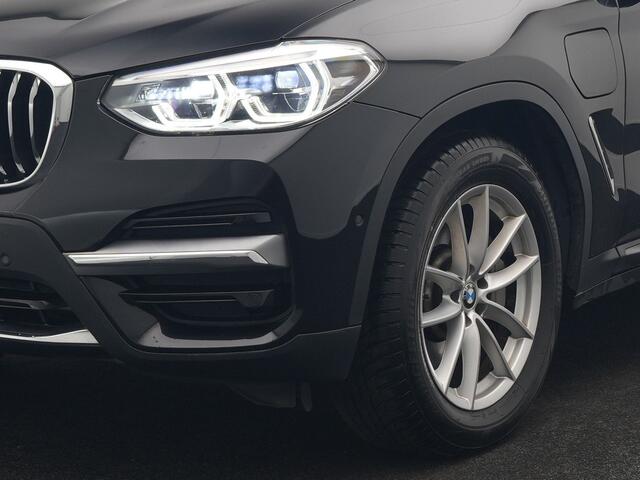 BMW X3 xDrive30e Luxury Line Plug In Hybrid 293pk Dealer O.H. PHEV | Trekhaak Af Fabriek | Camera | Adaptief Onderstel | Lederen Sportstoelen Memory & Verwarmd | Hifi Sound | Sfeerverlichting | Blis | Apple Carplay | Keyless | Navigatie | DAB |