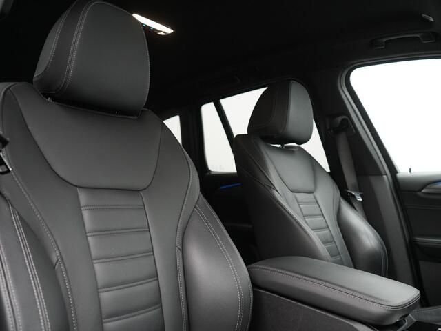 BMW X3 xDrive30e M Sport Plug In Hybrid 293pk Dealer O.H. PHEV | Head Up | 360 Camera | Lederen Sportstoelen Verwarmd | Sfeerverlichting | Keyless | Blis | Virtual | Navigatie | DAB | Cruise Control | Carbon Schwarz Metallic |